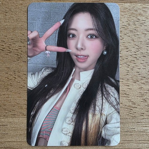 Yuna fotocard ufficiale itzy - yuna,